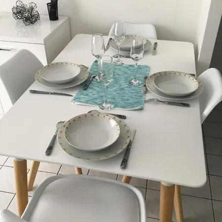 Club House 2 & 3 Centre 公寓 *