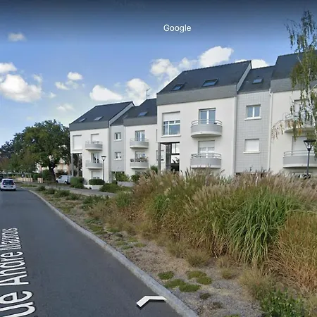 Club House 2 & 3 Centre 公寓