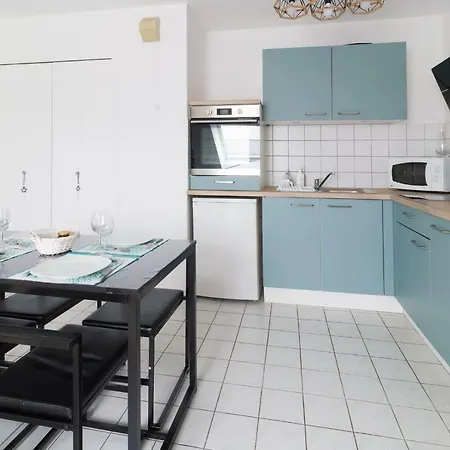 Club House 2 & 3 Centre 公寓