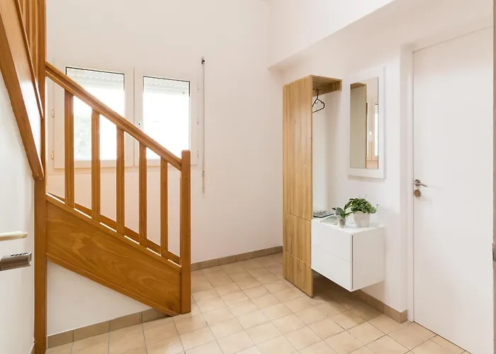 Club House 2 & 3 Centre * Carquefou