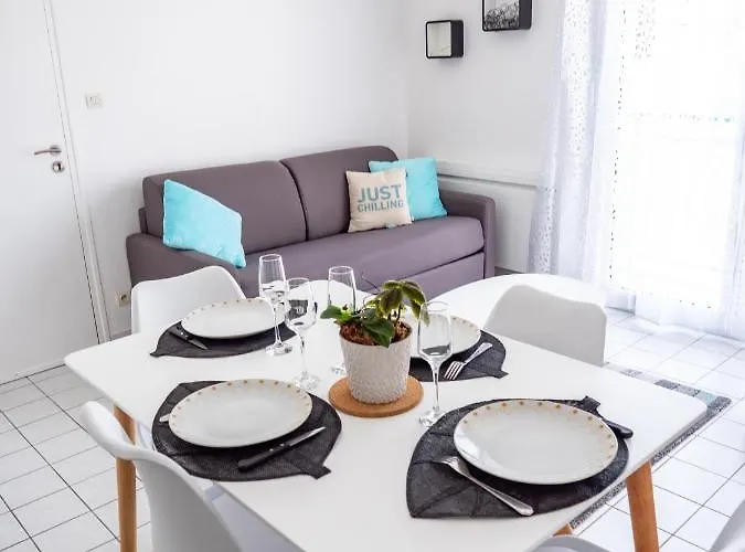 Club House 2 & 3 Centre